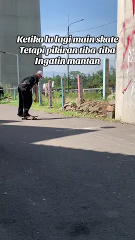 Seketika mainpun jadi engga fokus #skateboard #fyp #sk8 #explore 