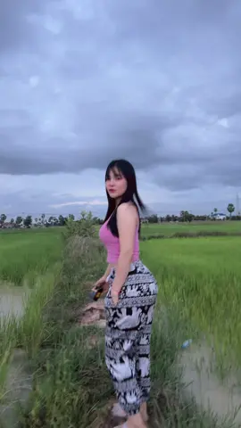 ទំនេរអត់😂#fyp #sreypovliv 
