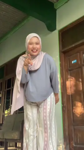 gerakan spontan banget:(