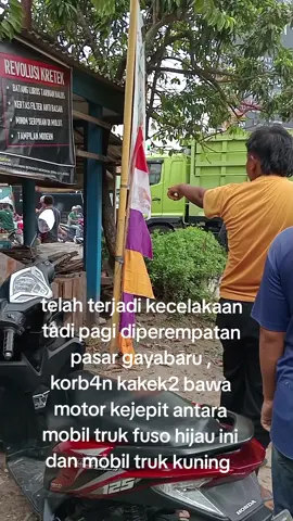 korb4n seorang  kakek yg ket4br4k dan terjep1t di tengah2 mobil dua ini infonya meninggal dunia tadi jam 2 siang di RS bandar jaya 🥹😭 #kecelakaan  #gayabaru  #pasargayabaru #lampungtengah 