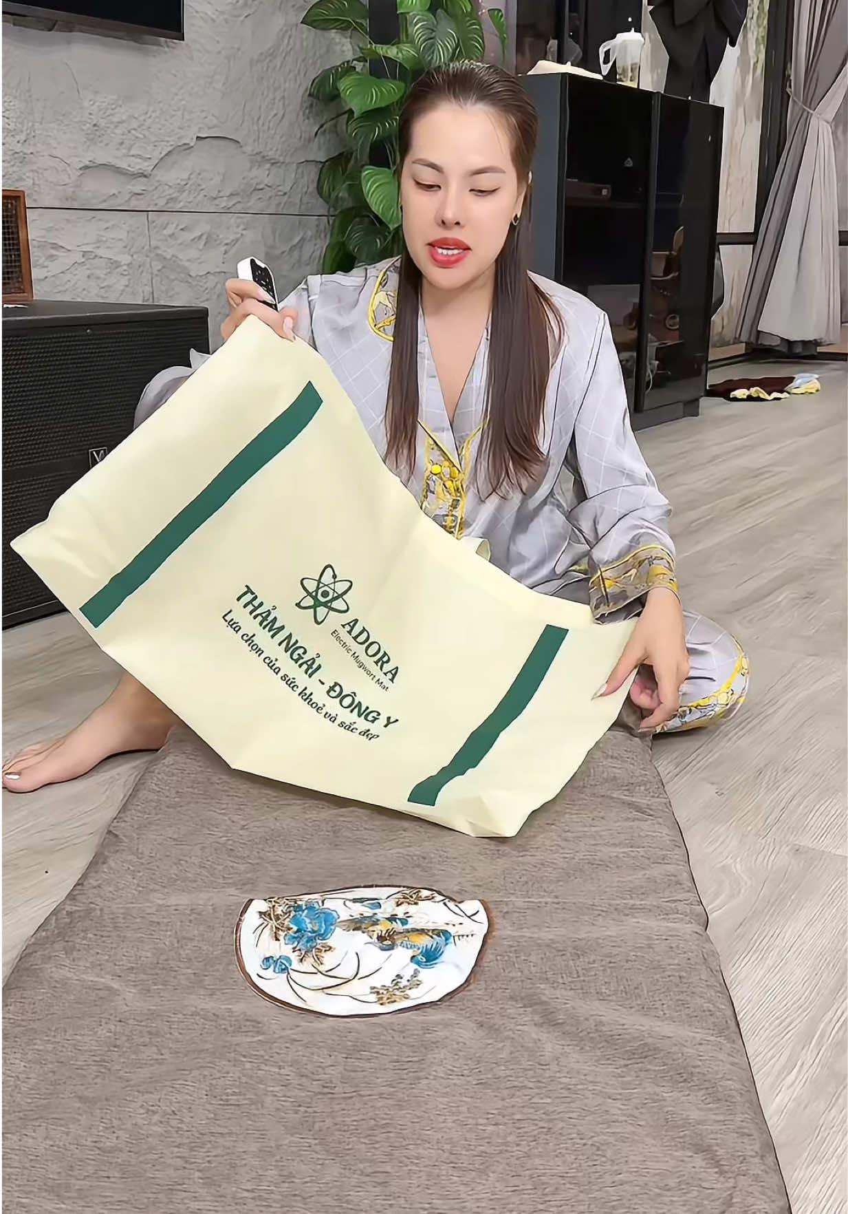 Thay vì cho tiền ba mẹ thì tặng thảm ngãi cứu #nguyettrendy #thamngaicuu #thamngaicuudongy 