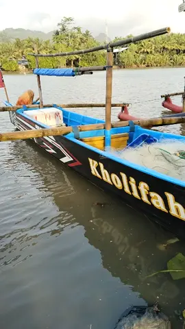 kembar tapi beda..rehat sit bolo nunggu info kang pusat #pelautmuda🚢⚓  #nelayanpantaijetis 
