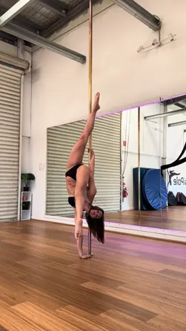 Helicopter legs 🚁 #poledance #fyp #poledancer #handstand #poletrick 