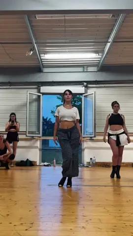 @manondrd_._ 🫶🫶 #danse #heels 