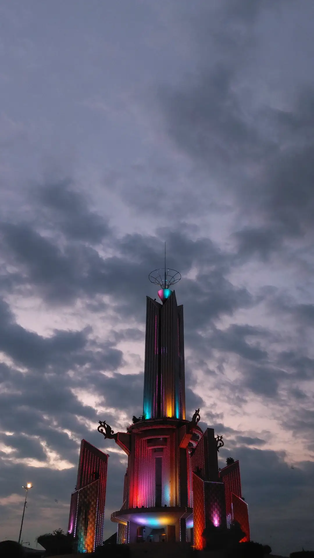 Tugu Kota Banjarbaru 🌚 #ibukota #kalsel #banjarbaru #tugubanjarbaru #bundaranbanjarbaru 