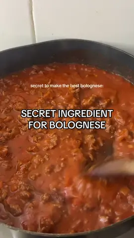Makes it so rich 😋 #bolognese #bologneserecipe #FoodTok #food #viral 