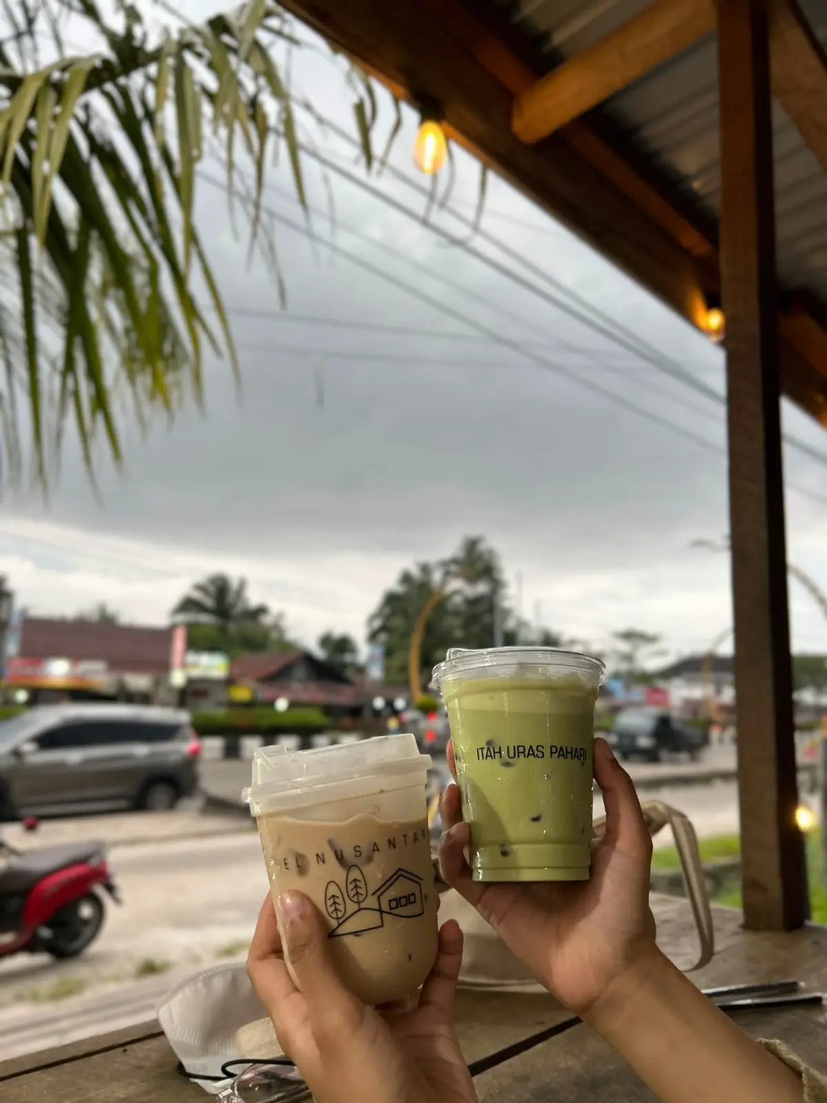 Bersama tukang borong gen kulit putih 😔