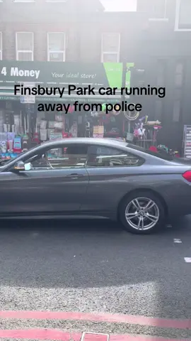 Car run away from police in Finsbury Park like video game with helicopter incluyed #runningaway #london #finsburypark #viral #viralvideos 