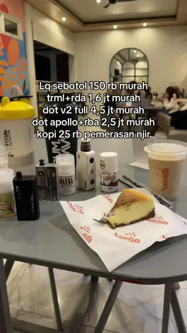 Telur Gulung anti gagal Bahan-bahan 3 butir telur ayam 100 ml air 1 sendok makan tepung tapioka/sagu secukupnya Garam & penyedap Tusukan sate Cara Membuat 1 Siap kan wadah, pecahkan telur ke dalam wadah lalu campur dengan garam dan penyedap. Kocok telur hingga rata. 2 Dalam gelas berisi air, masukan tepung tapioka/sagu lalu aduk. 3 Tuang air yang sudah dicampur tepung tapioka/sagu kedalam kocokan telur. Aduk lagi hingga semua bahan tercampur. 4 Panas kan wajan dengan minyak banyak (minyak harus banyak ya, supaya telur bisa keriting dan tidak menjadi telur dadar hehehe). Tunggu sampai minyak benar2 panas. 5 Masukkan 1 centong sayur adonan telur kedalam wajan, usahan jarak penungan telur agak tinggi dari minyak, sekitar 15-20cm diatas minyak (ini sangat disarankan untuk pemula, supaya anti gagal). Tunggu 5 detik, setelah itu gulung telur menggunakan tusuk sate (cukup ditarik dari pinggir wajan). jika metodenya sudah benar saat menggulung tidak akan susah, Karena nanti telur akan tertarik sendiri mengikuti arah gulungan. 6 Setelah telur sudah menempel sempurna ditusuk sate, padatkan lagi dengan cara ditekan2 ke pinggir wajan. Gunanya supaya mengurangi minyak dan membuat gulungan telur menjadi padat. 7 Selamat mencoba ❤