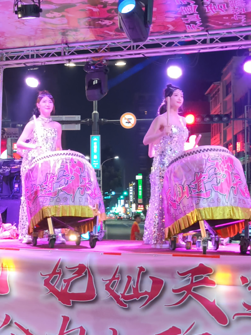 超狂！花鼓娣拖板車直接在省道台一線打圈圈！ #天仙道天奾妃 #君玲人力公關服務團隊 #廟會禮生 #嘉義和聯境金虎爺會 #新竹五玄殿 新竹都城隍奉旨賑孤繞境