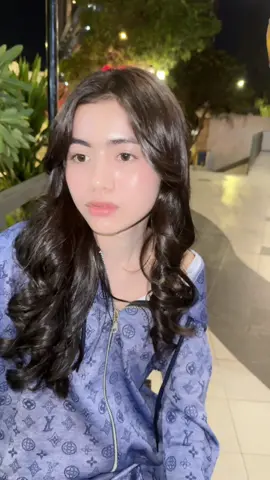 សារ៉ាលក់ឡាន🥹