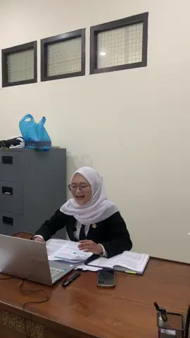 Nitip arsip yaa Alhamdulillah udah melewati seminar rancangan aktualisasi rasanya legaaa.  Tiap hari zoom selama sebulan, Alhamdulillah bisa lulus tanpa revisi hihiw  Next mari beranjak ke tahap selanjutnya, ngerjain Aktualisasi di bulan September ini dan Habituasi di bulan depan nanti 👋🏻 #latsarcpns2025 #serbaserbilatsar #mahkamahagung #cpnsmahkamahagung #cpns2025 