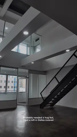 These downtown Dallas, Texas Units start at $1503/month + 8 weeks free !  ( message me for more info 🔑 ) #dallas #apartmenttour #movingtotexas #loft 