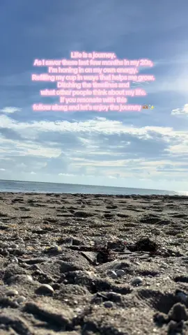 The beach is my favorite place for cleansing #beachwaves #soulreset #livingalone #endofanera #romanticizeyourlife 