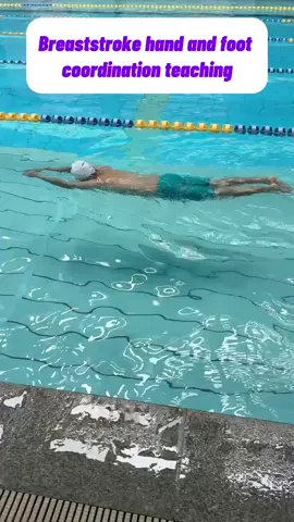 Breaststroke hand and foot coordination teaching #swim #swimmer #breaststroke #learnswimming #swimminglessons #swimming 