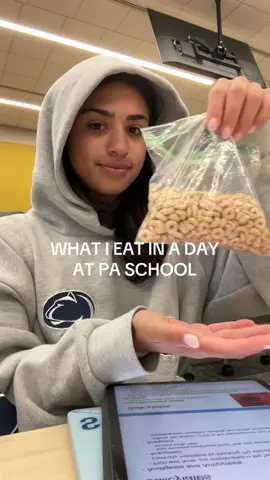 WHAT I EAT IN A DAY! I definitely should’ve had more fruits and veggies this week… #paschool#meals#easymeals#lunches#paschooladvice  