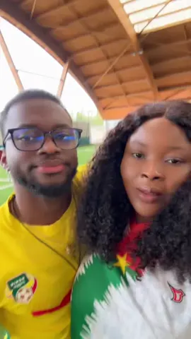Svp dites à @J.L.C - Le Phœnix🔥 que je suis encore petite 🙈