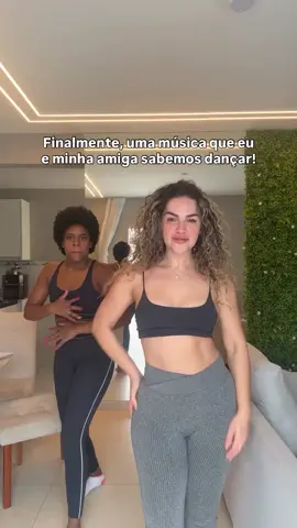 finalmente uma coreografia que eu e minha amiga conseguimos fazer🤣🤣🤣🤣🤣 #fy #fyp #viraliza #maisviews 