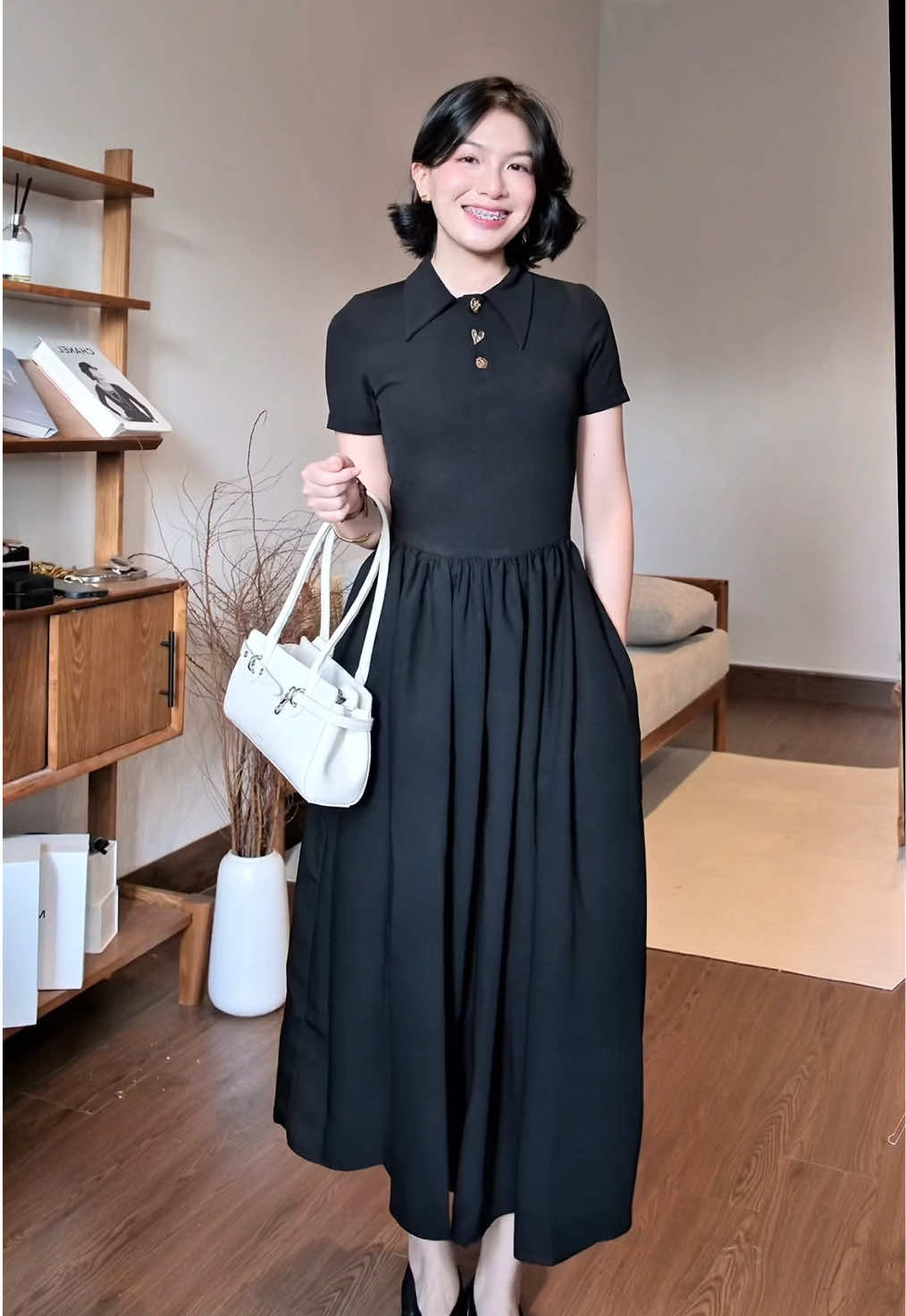 Chiếc váy dáng dài thanh lịch và đầy tinh tế khi được nhận nhá thêm hàng cúc mạ vàng. Chốt ngay một em trong giỏ hàng nhà SHE nha 🤍 #shemoda #trending #OOTD #outfitideas #viral 