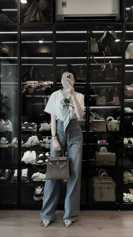 Đời người có hai cảnh giới , một là biết rõ,  hai là biết đủ . Biết rõ thứ mình muốn , và biết đủ với thứ mình đang có .  ##nhactrend##trending##fybシ