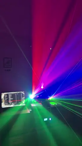 Đèn Party 7in1 vừa có laser vừa có LED RGB. Không gian bình thường mà bật lên là lung linh liền ✨ Giá ổn, chất lượng ổn, đúng đáng đồng tiền 💯 #DenLed #ReviewDenParty #Decor #DenTrangTri #maxnattt 