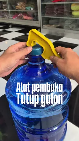 Alat pembuka tutup galon/pembuka kaleng cat#wibgajian #alatpembukatutupgalon #pembukatutupgalon 