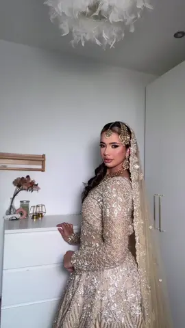 🤍 @ANEESAMAKEUPARTIST- BIRMINGHAM @sams.sleek.hair #fypシ゚ #asianbridal #OOTD #fitcheck #fyp 