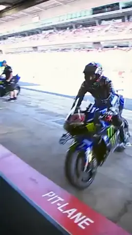 fabio : teman2 motor ini kayak jembut mau lepas apakah kalian bisa memperbaikinya untuk lebih baik!!!! #motogp