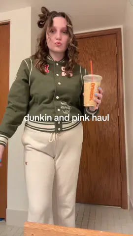kisses #foryou #fyp #LanguageLearning #bomberjacket #icedcoffee gel nails 🩵🩵🥳