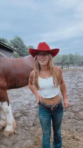 Tasty one at that #itsamandalee #redhatcowgirl #onlyfarmer #clydesdale 