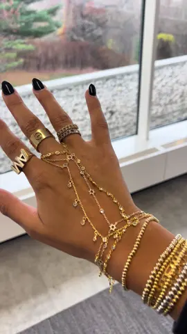 Triple handchain🥰