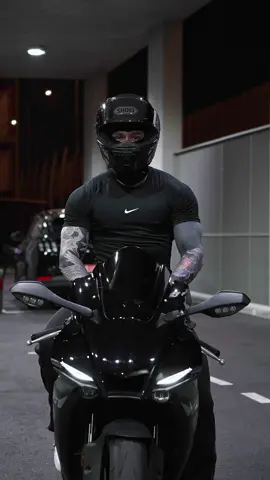 Wanna ride ? 🖤 #yamahar1 #biker #motorcycle #bikelover #BookTok 