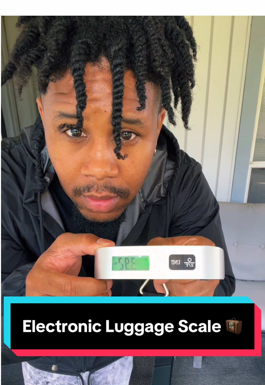 Electronic Luggage Scale 🧳 #TravelEssentials #LuggageHack #TravelTips #PackingMadeEasy #SmartTravel