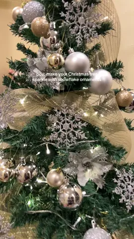snowflake ornaments for your Christmas tree this year ❄️🎄🎅🏻 #christmas2025 #christmasdecor #christmastree #holidayseason #givingseason 