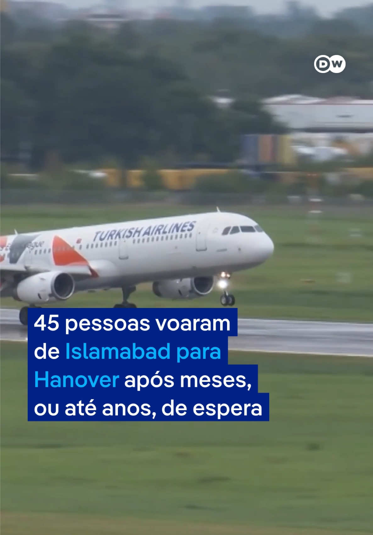 Aeronave com afegãos vindos de #Islamabad, capital do #Paquistão, chegou a Hanover com 45 pessoas a bordo. Algumas foram recebidas no #aeroporto por familiares visivelmente aliviados.  ▶️ Veja no vídeo da #DeutscheWelle, que é parceira do Metrópoles. #tiktoknotícias