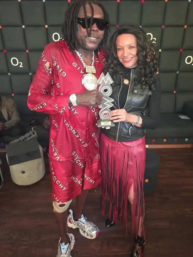 VybzKartel received his Mobo Awards from  CEO Kanya King in London Uk 🇬🇧 at 02Arena #gazanation #viral #fyp #trendingtiktok #viraltiktok 
