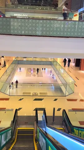 Dolman mall Lahore 🇵🇰🇵🇰💞💞🇺🇸🇺🇸💞💞💞#pakistan❤️❤️🇵🇰❤️❤️ #usa🇺🇸 #pageforyou #viral #song 