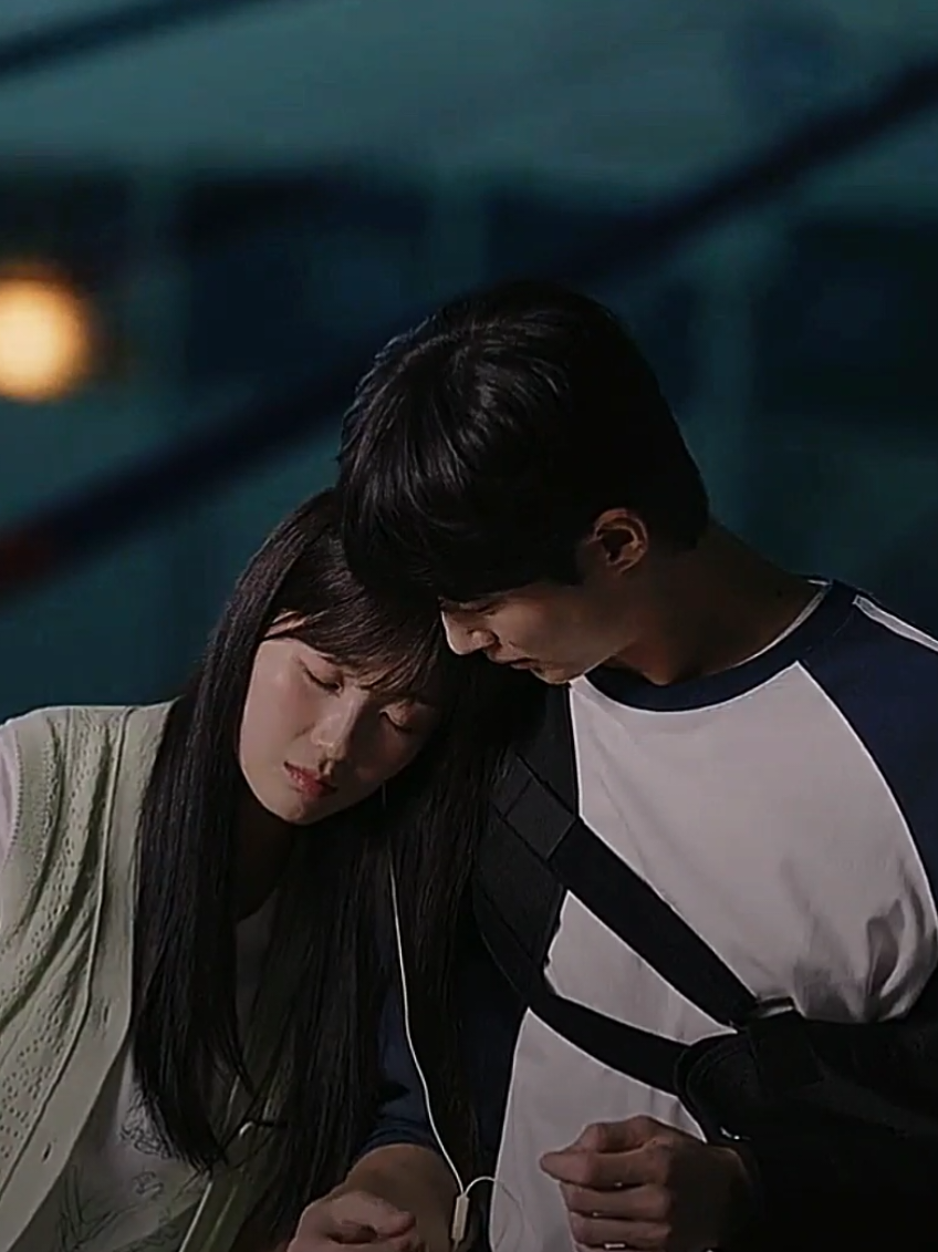 when he loves her in every timeline >> #lovelyrunner #sunjae #imsol #kimhyeyoon #byeonwooseok 