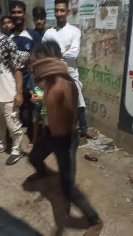 পুরান ঢাকা নারিন্দা মসজিদের আইপিএস চুরির কারণে চোরকে ধইরা মার দিয়া নাচাইতাছে 🤣🤣🤣