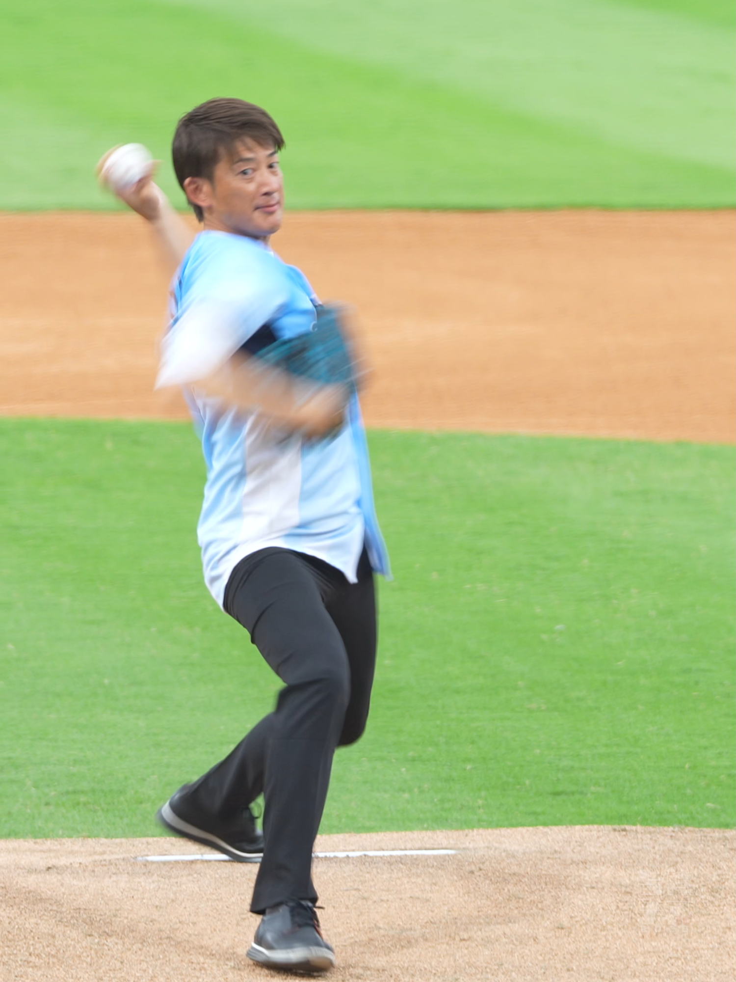 台湾で始球式する元阪神の能見さん #能見 #阪神タイガース #富邦悍將 #台湾チアTV #fancam #台湾 #台湾チア #わくわく日本祭 2025/9/6撮影