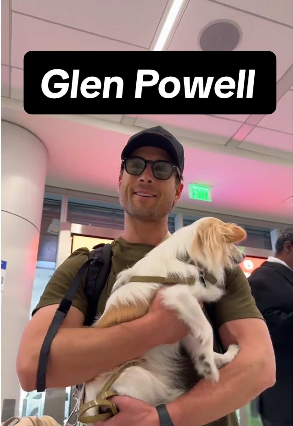 We met Glen Powell & his rescued pup Brisket. It was one of those rare moments that reminded me why we do what we do. Glen, a true Texan, made a rare LA appearance and instantly became one of our favorites. Sometimes it’s the little encounters, the genuine interactions that bring the light back. Sky’s the limit for this rising star & all around great guy! 