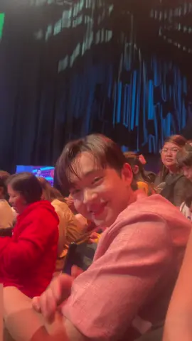 Omggg diko na talaga kinakaya akalain mo yun sa EB lang pala kita makikita and take note katabi pa kita ah thank you sa pag tabi hahahaha bango mo 😍😍🥰@Rabin #rabinangeles #eatbulagatv5 