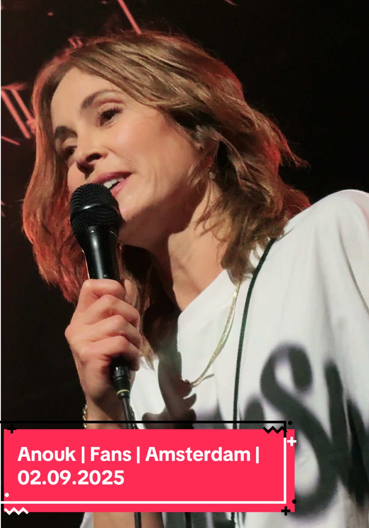 #anouk Talking to a fan from Sweden #ziggodome 02.09.2025 #amsterdam #netherlands🇳🇱 #setthisthingonfire 