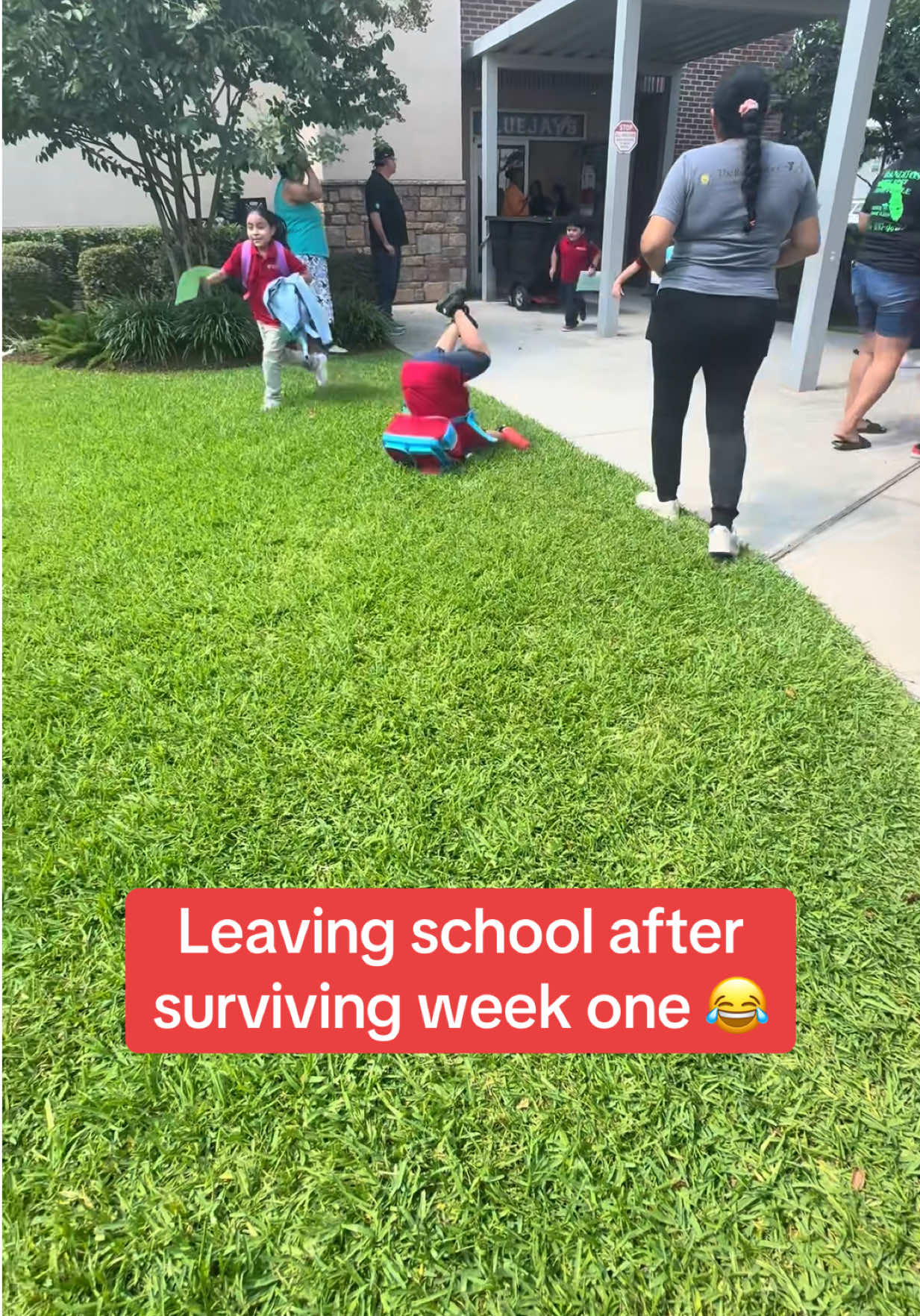 First week down, only 35 more to go 😤 (via @Alondra Roa ) #school #schoollife #funny #funnyvideo #vibes 
