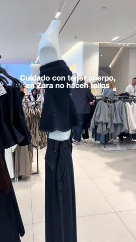 Se les debe haber encogido los maniquís #zara #bodytype #beautystandards 