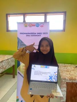 Generasi Pemutus Rantai Praktik Pernikahan Dini ✨️ Praktik pernikahan dini di Indonesia masih menjadi problematika yang cukup serius. Berdasarkan laporan Indikator Kesejahteraan Rakyat 2024 oleh Badan Pusat Statistika (BPS) tercatat bahwa 8,16% perempuan Indonesia pertama kali menikah di usia 10-15 tahun dan 28,5% di usia 16-18 tahun. Sementara di Jawa Timur, tercatat sebanyak 271.406 praktik pernikahan dini masih terjadi di sepanjang tahun 2024. Pernikahan dini bukan sekadar masalah menikah di bawah umur, melainkan sumber faktor munculnya problematika kompleks lainnya dalam kehidupan bermasyarakat. Sebagai mahasiswa, kami menyadari adanya problematika serupa di desa Sidomukti, salah satu desa di wilayah Jember, Jawa Timur. Melalui observasi dan wawancara dengan aparat desa, praktik pernikahan dini masih lumrah terjadi di desa tersebut. Ada banyak faktor yang memengaruhi, tetapi yang paling umum yaitu persoalan norma agama, tingkat pendidikan yang rendah, dan keterbatasan kondisi ekonomi. Berbekal dengan hasil observasi dan wawancara bersama aparat desa, kami membentuk tim melalui Program Mahasiswa Berdesa (Promahadesa) yang diselenggarakan oleh UNEJ, berupaya untuk mengulurkan tangan mengatasi pernikahan dini di desa Sidomukti. Saat proses perancangan metode berjalan, kami juga sempat berdiskusi dengan mantan kelompok KKN UMD UNEJ tahun 2024, banyak informasi tambahan yang kami dapatkan, terutama soal pembentukan Forum Sigap Dini yang diketahui sebagai komunitas antisipasi pernikahan dini. Mengetahui informasi tersebut, kami memanfaatkan peluang yang ada untuk mencapai tujuan secara optimal dan efektif. Tim Promahadesa Sidomukti UNEJ 2025 turut mengatasi problem pernikahan dini di desa Sidomukti melalui pendampingan Forum Sigap Dini dengan melakukan pendekatan edukatif, advokasi, dan difusi ipteks kepada masyarakat desa tersebut. Metode dan langkah yang kami ambil bertujuan meningkatkan pemahaman dan kesadaran mengenai dampak pernikahan dini. Kegiatan seperti sosialisasi dan kelas paralegal, diisi dengan materi yang mencakup literasi sosial, hukum, ekonomi, serta kesehatan oleh ekspertis masing-masing bidangnya diharapkan mempu menekan angka praktik pernikahan dini yang ada. Tim Promahadesa Sidomukti UNEJ 2025 juga memproduksi film dengan tema pernikahan dini. Film tersebut dibuat berdasarkan hasil observasi kondisi desa Sidomukti dan telah ditayangkan lebih dari tiga kali kepada masyarakat desa selama program Promahadesa ini berjalan. Banyak reaksi yang diekspresikan oleh mereka, terutama saat pemutaran film di sekolah, yang sukses menjadi salah satu momen paling kami sukai. Melalui segala upaya yang telah kami lakukan, harapan terbaik kepada masyarakat desa Sidomukti ke depannya. #promahadesaunej2025 #unej #pernikahandini #mahasiswabergerak 