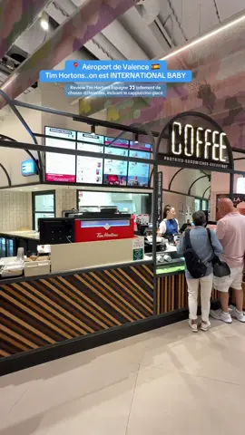 Je trouve ça vraiment cool de manger à des restos de chez nous mais ailleurs 😂#timhortons #espagne 
