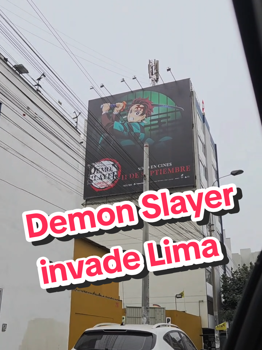 Amo ver paneles oficiales de anime en la calle. El panel publicitario de Demon Slayer está en varias calles de Lima. Lo vi en Av Arenales 🔥 Todos al cine el 11 de septiembre @Crunchyroll LATAM  #demonslayer #demonslayermovie #otakuperu #crunchyroll 