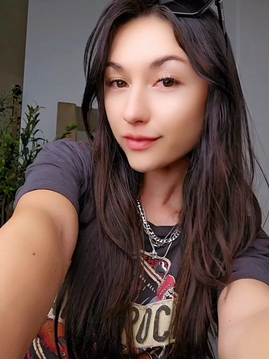 an all over the place ootd video for today aha any tips on how to be more fashionable? 🙈🧐