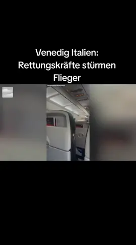 In Italien stürmen Feuerwehr und Rettungskräfte ein Flugzeug – komplett in Schutzanzügen. Auf einem British-Airways-Flug bricht Panik aus: Passagiere und sogar Crew-Mitglieder werden plötzlich krank, einige kollabieren im Gang. #italien #venedig #Feuerwehr #flugzeug #NACHRICHTEN 